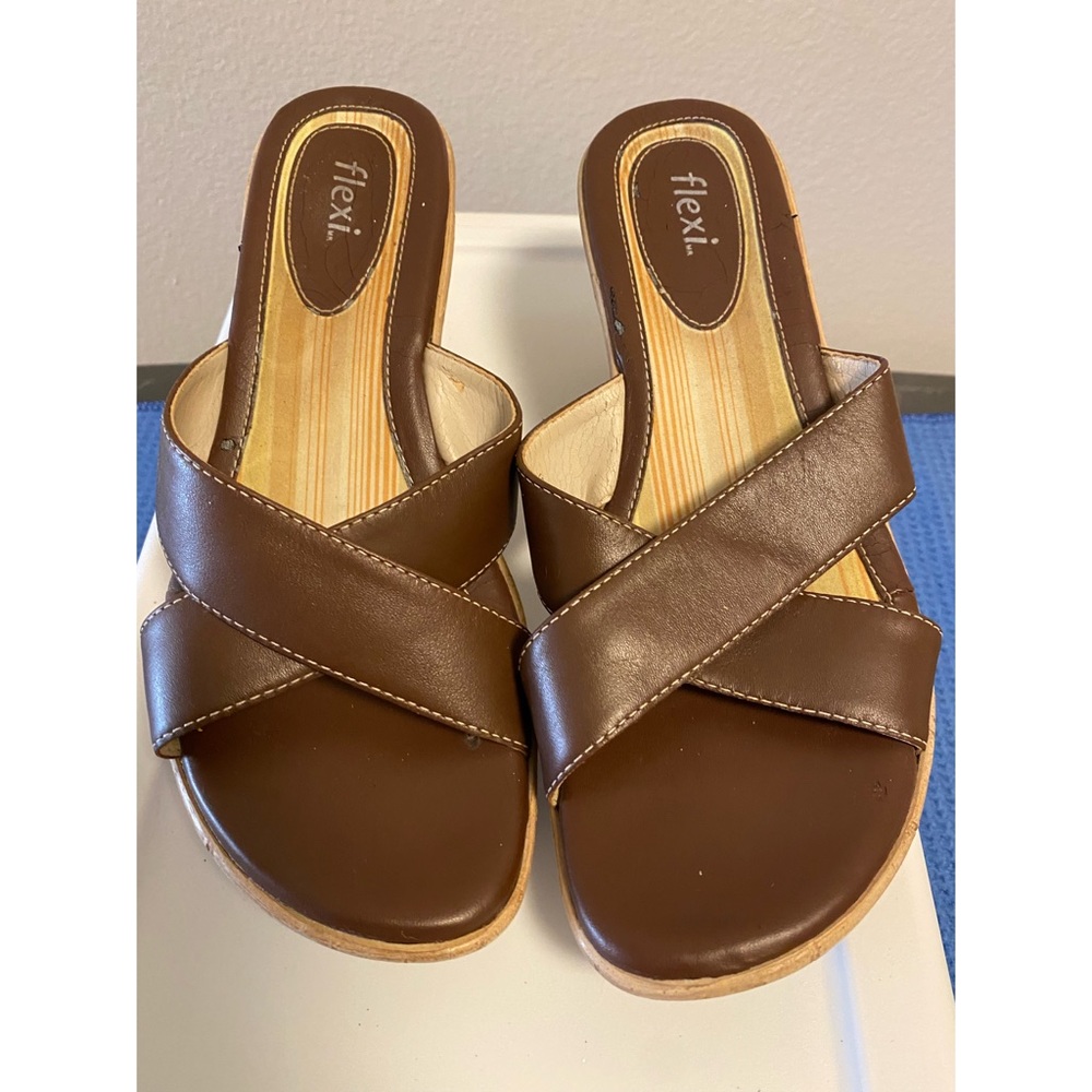 FLEXI Brown Wedges